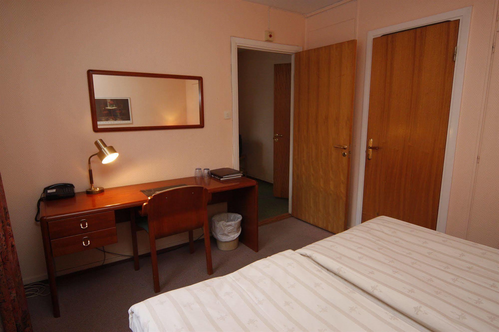 Hotel Aveny Bed & Breakfast Gävle Exterior foto